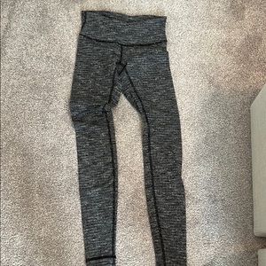 Like new Lulu Lemon leggings in size 4